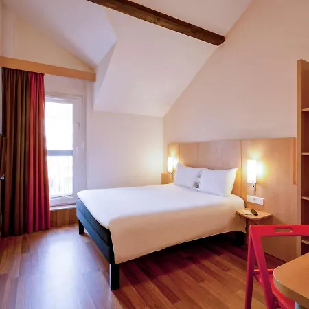 Ibis Centre Vieille Hotel